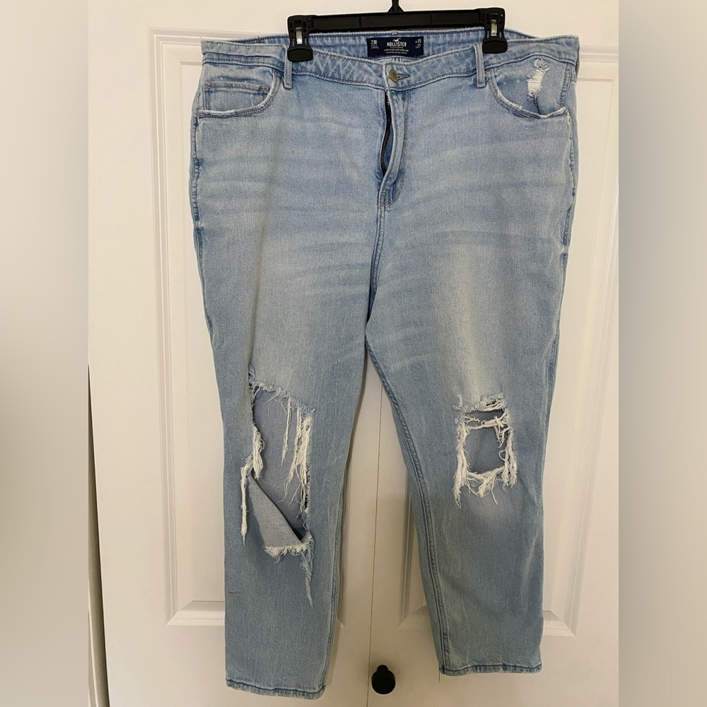 Hollister Ultra High Rise Mom Jeans